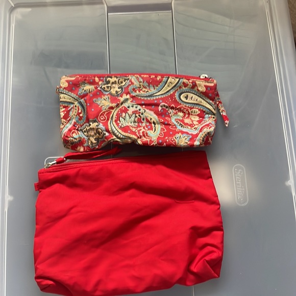 Quilted purse with matching eyeglass holder and makeup bag - Picture 3 of 4